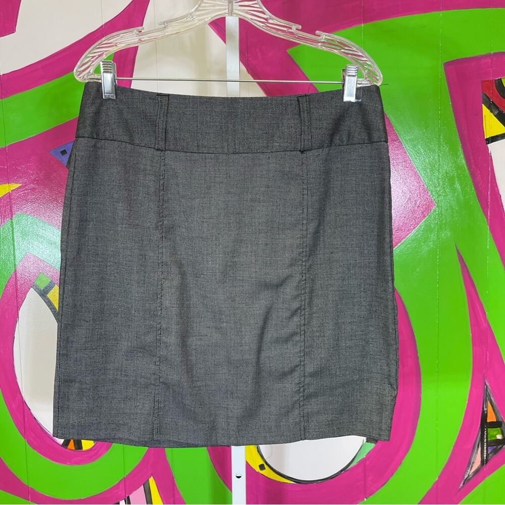 Maurices, Professional Mini Skirt. Size 9/10. In excellent condition!